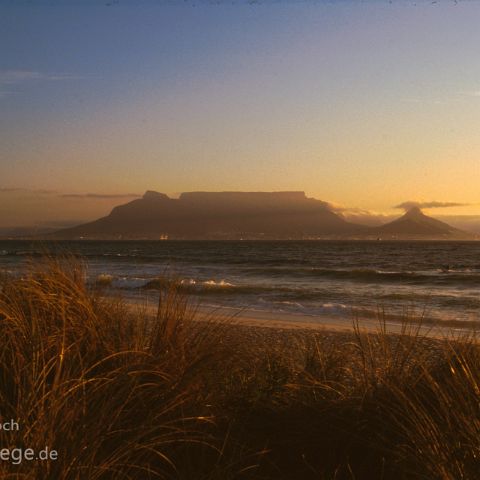 Suedafrika 001 Blick auf den Tafelberg