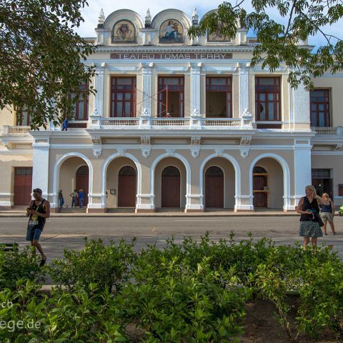 Cienfuegos 001 Kuba, Cuba, Cienfuegos - Teatro Terry am Parque Marti