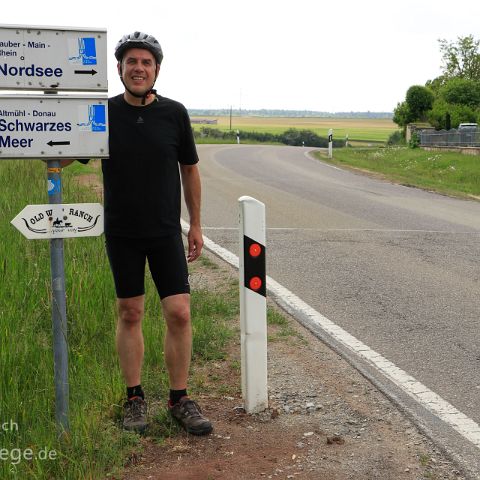 Altmuehl Oberlauf - suedliches Mittelfranken 008 Europäische Wasserscheide - Auf der Frankenhöhe