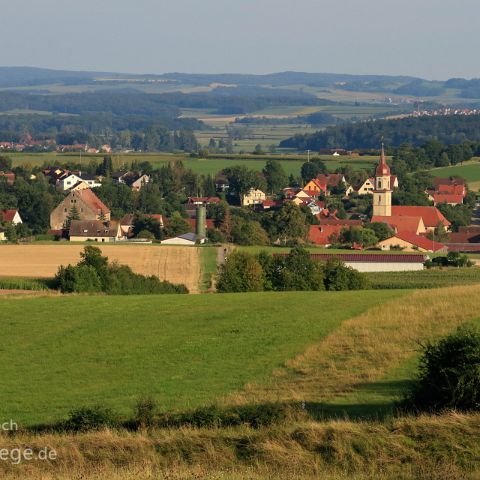 Altmuehl Oberlauf - suedliches Mittelfranken 009 Röcklingen - Ausgangspunkt für die Wanderung zum Hesselberg