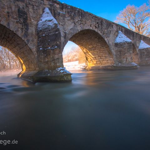 Altmuehltal Mitte 003 Römerbrücke bei Pfünz - Die Brücke wurde vom Eichstätter Erzbischof Wilhelm von Reichenau erbaut. In der Römerzeit gab es hier eine Furt die das Kastell mit...