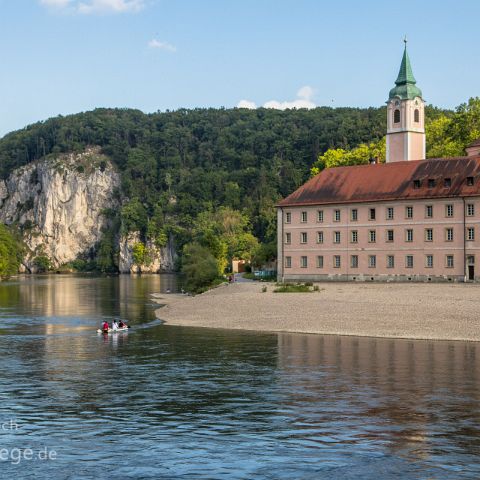 Donaudurchbruch-Kelheim 001 Kloster Weltenburg, Das Kloster liegt am Eingang zum wildromantischen Donaudurchbruch. Es wurde bereits um das Jahr 600 gegündet und könnte damit das älteste...