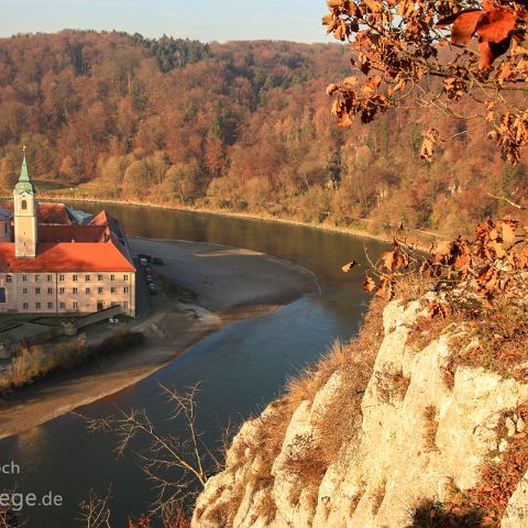 Donaudurchbruch-Kelheim 009 Kloster Weltenburg, Es liegt am Eingang zur Weltenburger Enge, wie der Donaudurchbruch offiziell heisst. Bereits seit 1938 ist das Gebiet Naturschutzgebiet -...