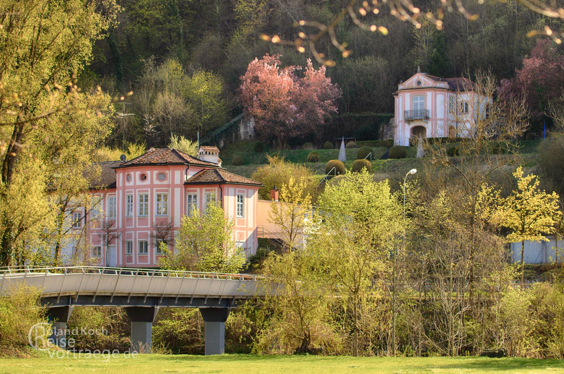 Eichstätt - Cobenzlschlösschen am Ufer der Altmühl