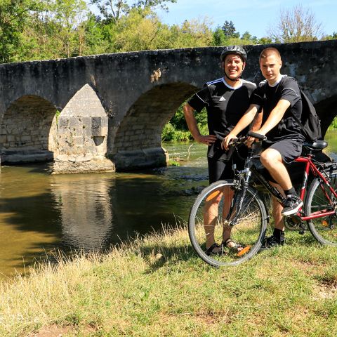 Altmuehltal Mitte 001 Römerbrücke bei Pfünz - Während unserer dritten und letzten Etappe auf unserer Altmühlradltour kommen wir an der alten Bogenbrücke von Pfünz vorbei.