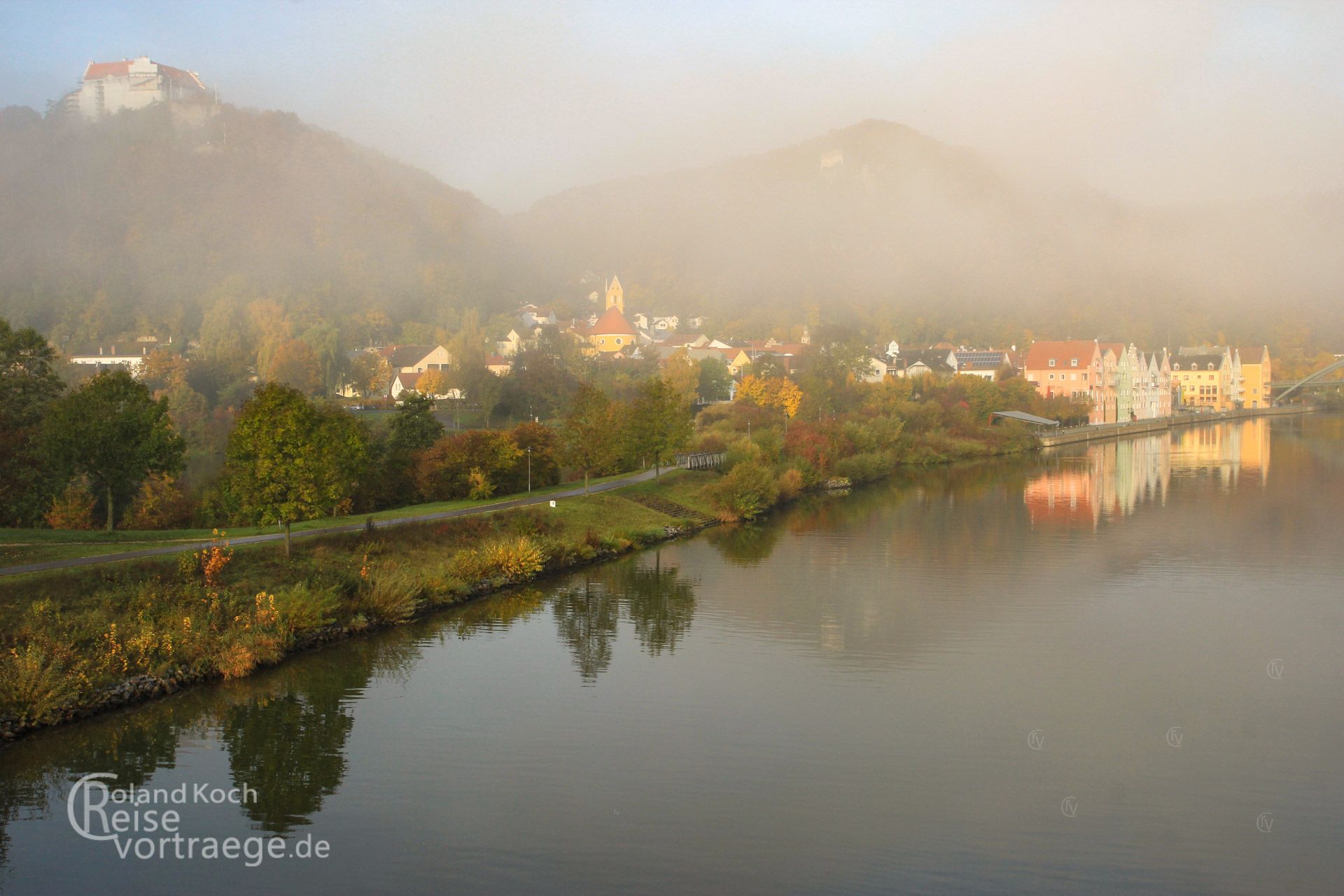 Altmühltal, Rain-Main Donau Kanal, Blick auf die Drei Burgen Stadt Riedenburg