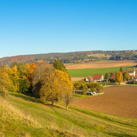 Panoramabilder - Altmuehltal 004 Von den Mauerner Höhlen aus geht ein weiter Panoramablick in Urdonautal