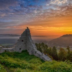 700+ Bilder Altmühltal von der Quelle zur Mündung - Sehenswürdigkeiten - Ausflugsziele - Stockfotos - Blog Der Naturpark Altmühltal ist eine abwechslungsreiche Mittelgebirgslandschaft. Wacholder Heiden, Trockenrasen,...