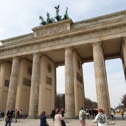 Berlin - Bilder - Sehenswürdigkeiten - Ausflugsziele - Stockfotos Berlin ist mehr als eine Reise wert. Die Museumshalbinsel, das Brandenburger Tor, der Gendarmenmarkt, der Reichstag, das...