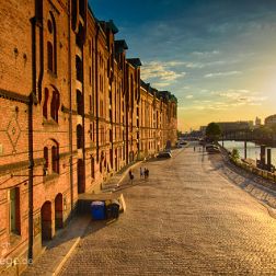 Hamburg - Bilder - Sehenswürdigkeiten - Ausflugsziele - Stockfotos Mit der Elbphilharmonie ist Hamburg um eine weitere Attraktion reicher. Die Speicherstadt gehört mit dem...