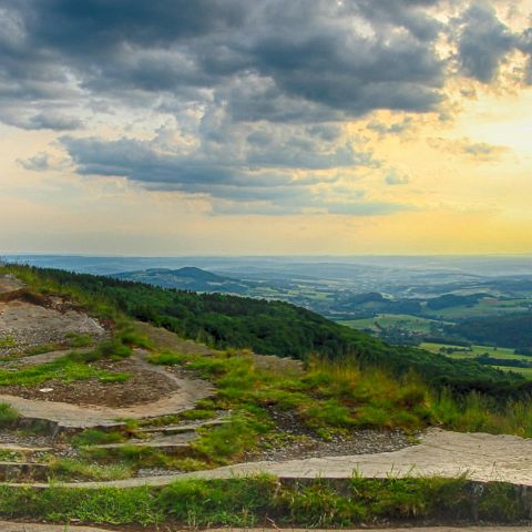 Panorama 3x1 003 Basaltbloecke, Abtsrodaer Kuppe, Biosphaerenreservat, Rhoen