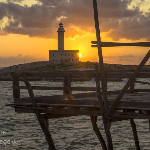 Gargano 009 Sonnenaufgang mit Leuchturm von Vieste, Trabucco, Gargano, Apulien, Italien, Italia, Italy