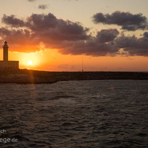 Gargano 010 Sonnenaufgang mit Leuchturm von Vieste, Trabucco, Gargano, Apulien, Italien, Italia, Italy