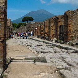 Neapel - Kampanien - Bilder - Sehenswürdigkeiten - Fotos - Pictures Faszinierende Reisebilder aus Pompeji und aus dem Nationalpark und vom Gipfel des Vesuv. Viel Vergnügen beim Anschauen....