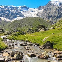 Monte Rosa - Piemont - Bilder - Sehenswürdigkeiten - Fotos - Pictures Faszinierende Reisebilder von der Ostseite am Fuße der Monte Rosa. Von Belvedere einem Ortsteil von Macugnaga geht die...