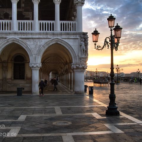 Venedig 008 Sonnenaufgang, Dogenpalast, San Marco, Markusplatz, Venedig, Venice, Venecia, Venetien, Italien, Italia, Italy