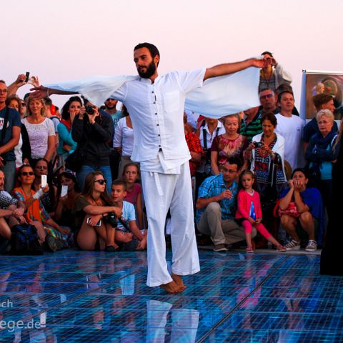 abendliches Ritual an der, glaesernen Sonnenscheibe, Zadar, Hrvatska, Kroatien, Croatia abendliches Ritual an der, glaesernen Sonnenscheibe, Zadar, Hrvatska, Kroatien, Croatia