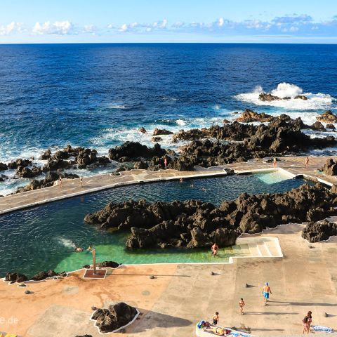 Madeira 009 Die Piscinas Naturais de Port Moniz sind von der Gemeinde betrieben (mit Eintritt). Liegefläche, Umkleiden und ein Kiosk sind vorhanden