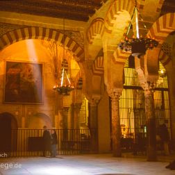 Cordoba - Andalusien - Bilder - Sehenswürdigkeiten - Fotos - Pictures Faszinierende Reisebilder aus der Provinz Granada, Andalusien: Die Alhambra besteht aus mehreren Teilen. Gärten des...