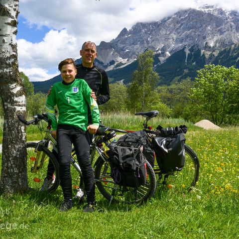 Via Claudia Augusta AT 004 Ehrwald mit Blick auf die Zugspitze