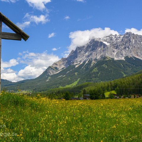 Via Claudia Augusta AT 005 Ehrwald mit Blick auf die Zugspitze